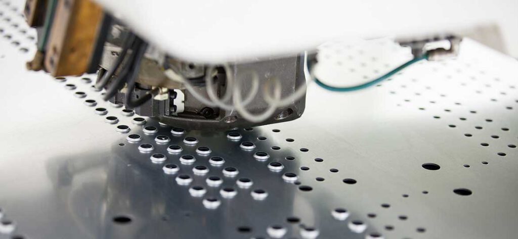 Präzises Stanzen von Metallteilen